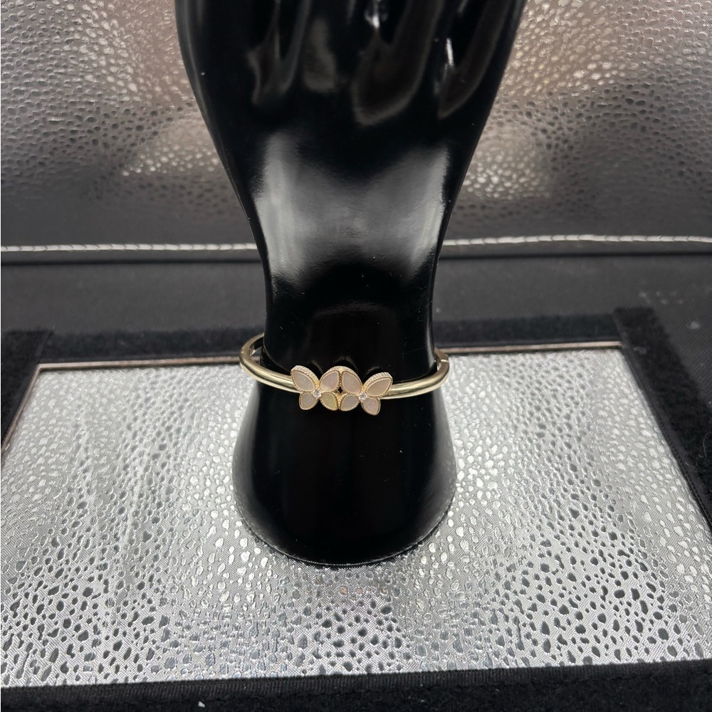 Elegant Gold and White Mother Of Pearl Butterflies ๐ฆ Bangle - Picture 2 of 4